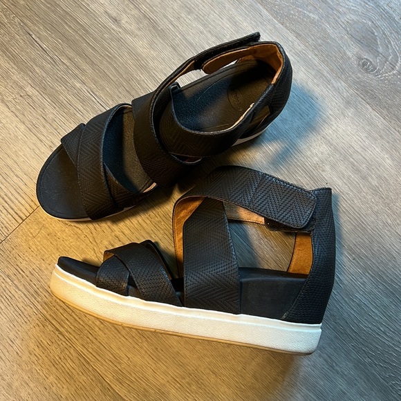 Dr. Scholl's Shoes - Women’s Black Dr. Scholl’s Wedge Sandals 7.5